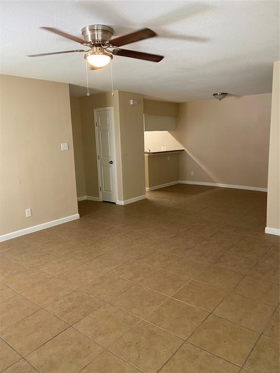 Building Photo - 17401 Red Oak Dr