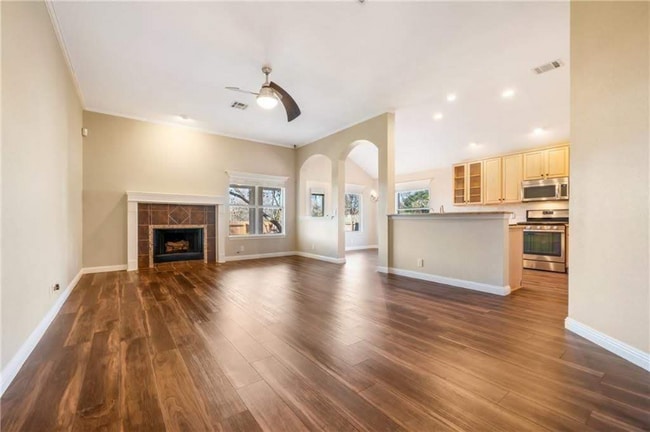 Building Photo - 2617 Goldfinch Dr