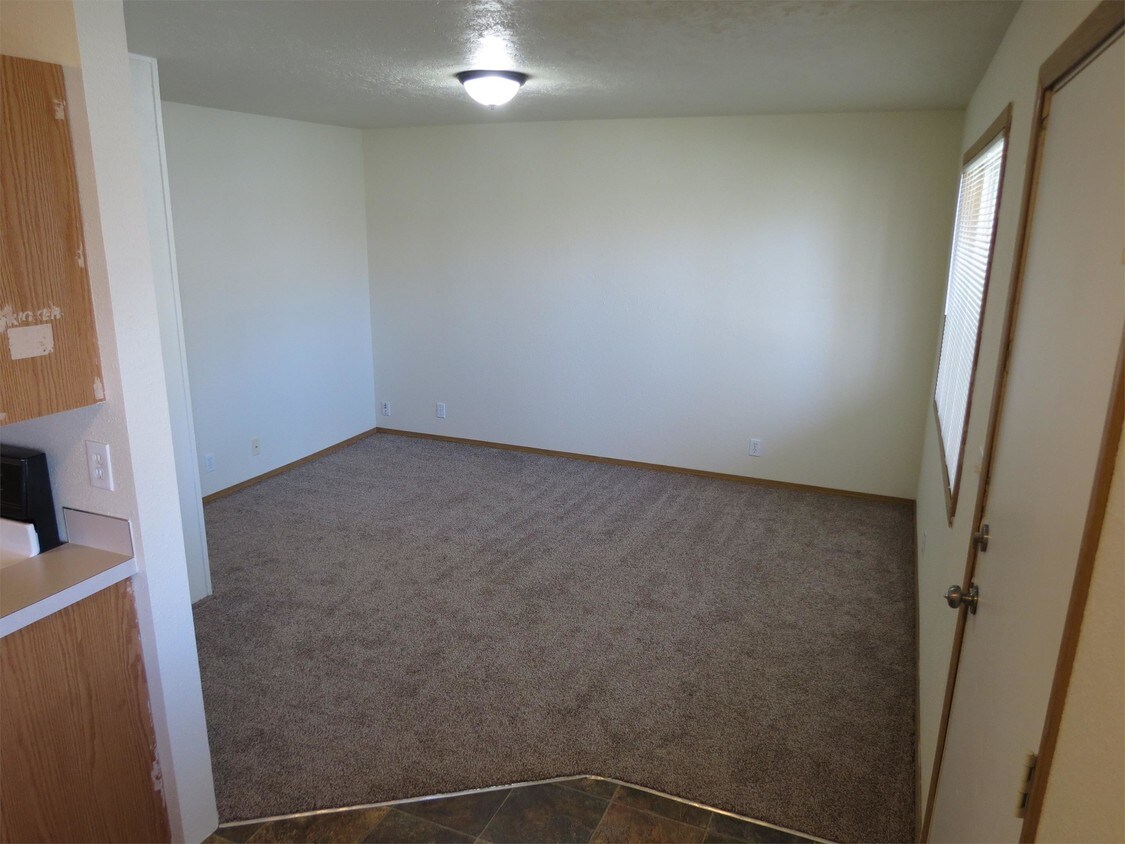 98 NW 10th St Unit 5, Ontario, OR 97914 Apartment for Rent in Ontario