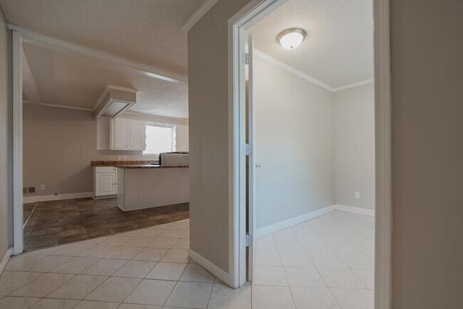 Building Photo - 713 Frieden St