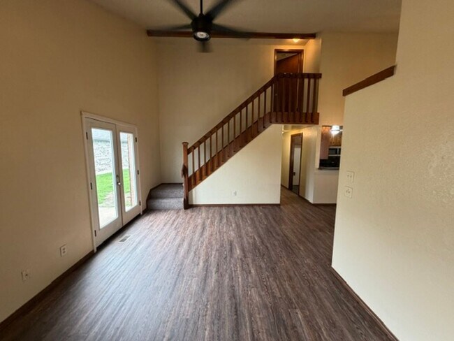 Foto del edificio - Adorable cottage style three bed, two bath, two car garage home in Moore Schools!