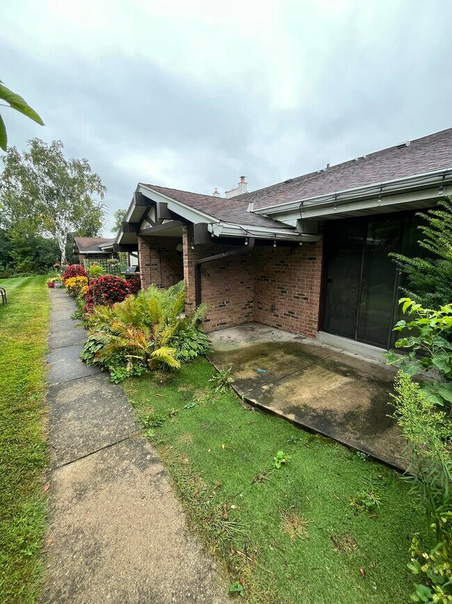 Foto del edificio - N17W5348 Garfield St