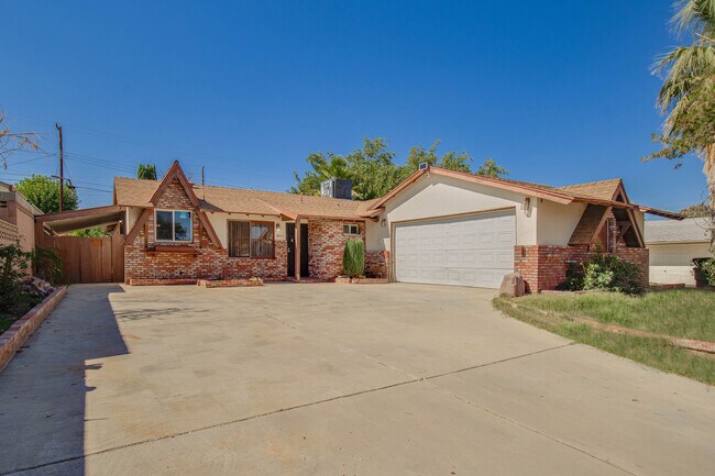 Building Photo - 38711 Carolside Ave