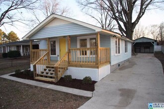 Building Photo - 416 Perman St SW