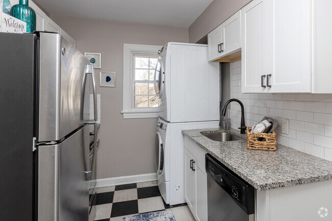 Interior Photo - Avenue Willows 2 bed-1 bath with W/D inclu...