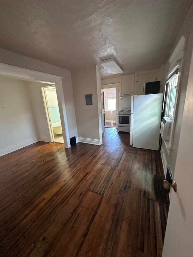 Photo - 474-474 S Lincoln St Apartment