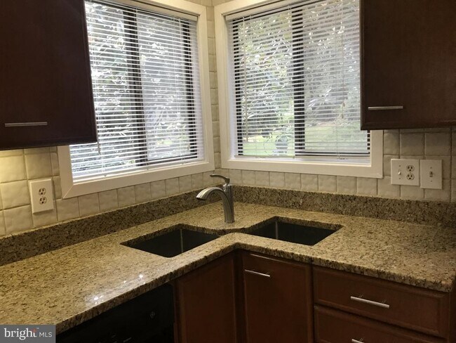 Foto del edificio - 7220 Vistas Ln