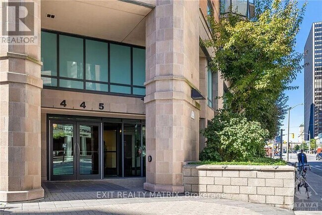 Photo du bâtiment - 445-1445 Ave. Laurier