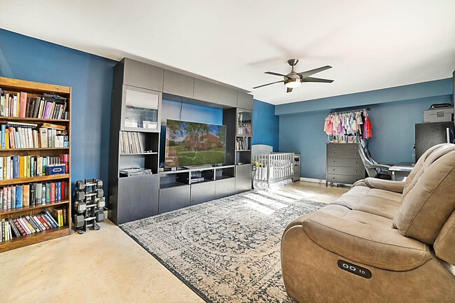 Foto del edificio - 2876 Waterford Dr S