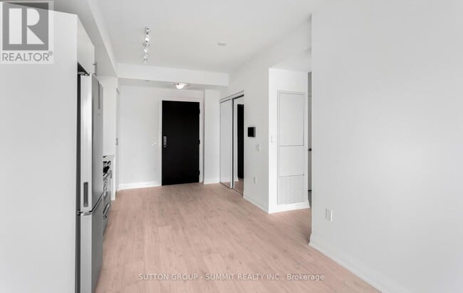 Photo du bâtiment - 412-412 Silver Maple Rd