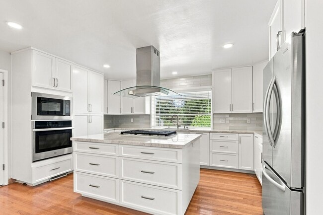 Building Photo - 19563 Almaden Rd