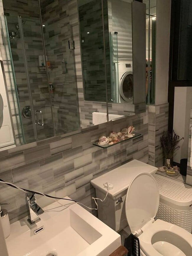 Building Photo - E 5TH ST.