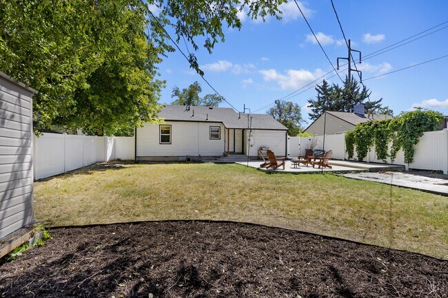 Building Photo - 782 W Fremont Ave