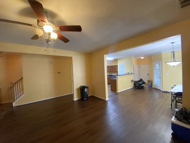Building Photo - Charming Hampton Home
