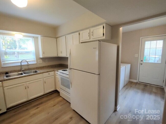 Foto del edificio - 11523 5 Cedars Rd