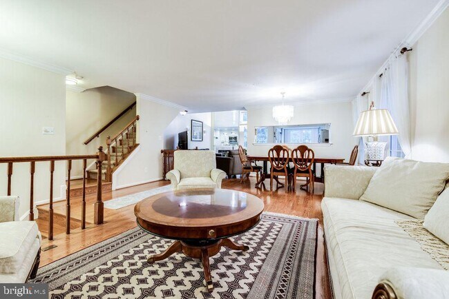 Building Photo - 6449 English Ivy Ct