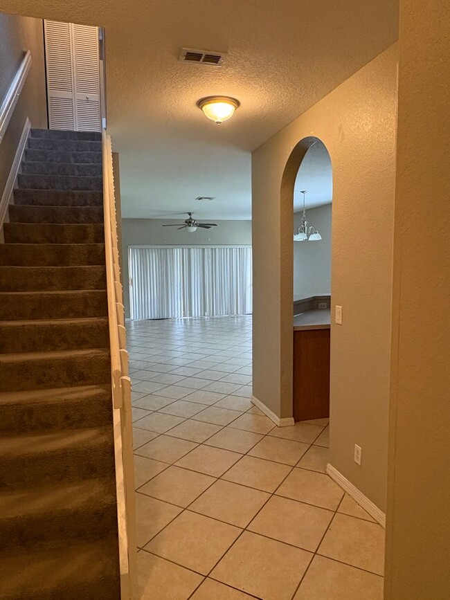 Building Photo - 2/2.5 Townhome in Fort Myers for Rent