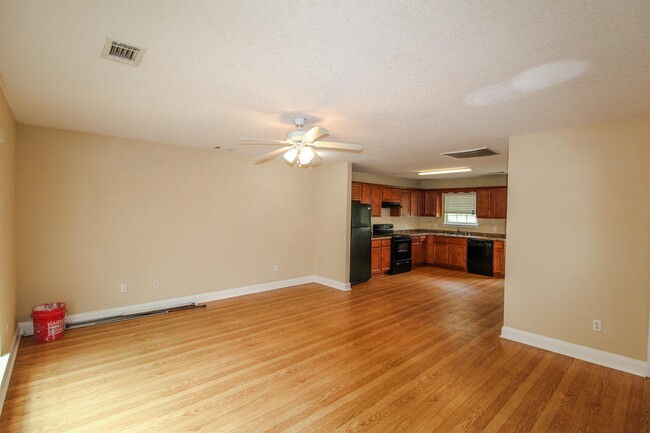 Building Photo - 1401 Crossway Cottages Ln