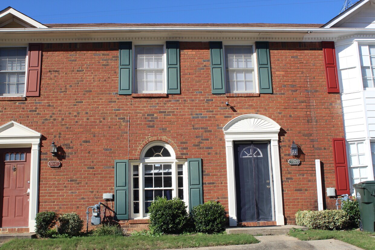 Primary Photo - 5595 Executive Way