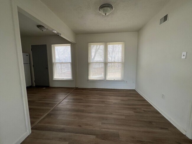 Foto del edificio - 1120 NW Carroll Dr