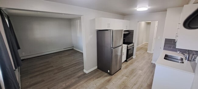 Building Photo - 9923-181 81 Ave NW