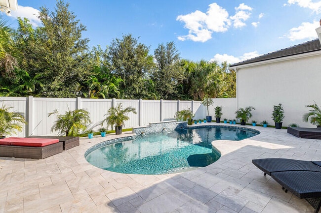 Building Photo - 16251 Bristol Pointe Dr