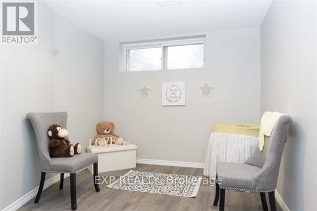 Building Photo - 358 Adelaide Ave E