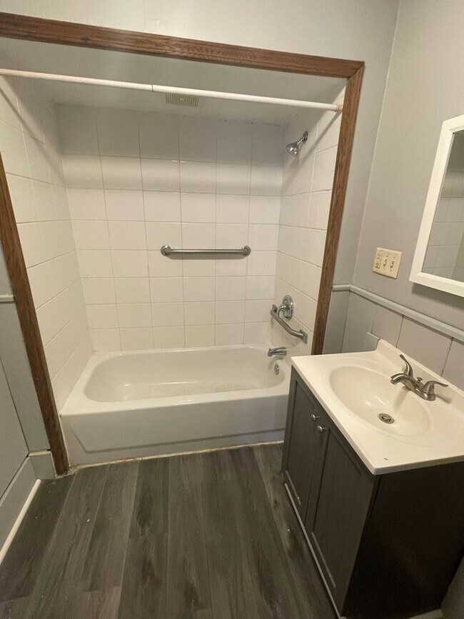 Foto del edificio - 1523 E Washington St