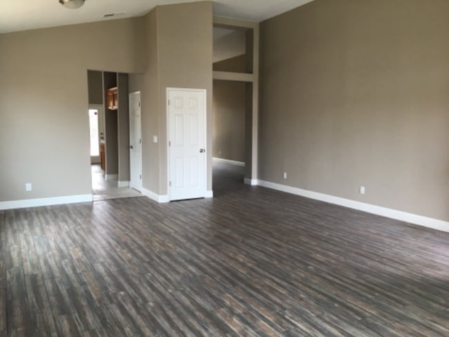 Building Photo - 1007 W Millbrook St