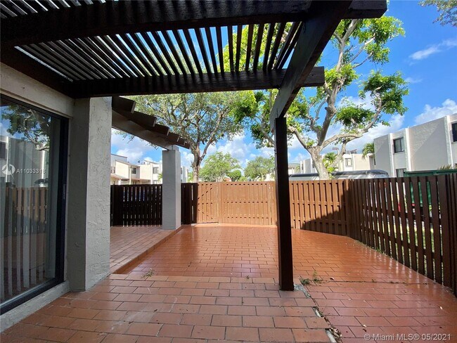 Foto del edificio - 10211 Fontainebleau Blvd