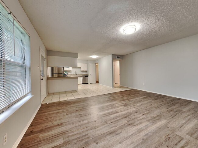 Building Photo - Spacious 3BR/2BA Home in the Heart of Arli...