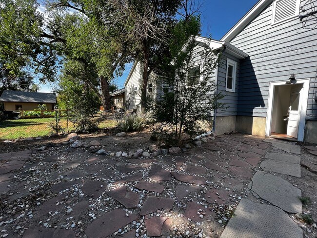 Building Photo - 8th2122 (CW-NB)