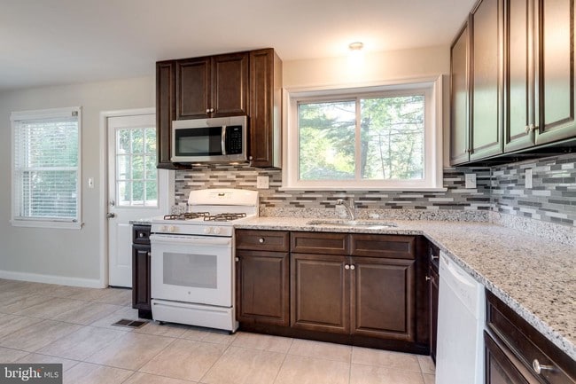 Building Photo - 6101 Clearbrook Dr