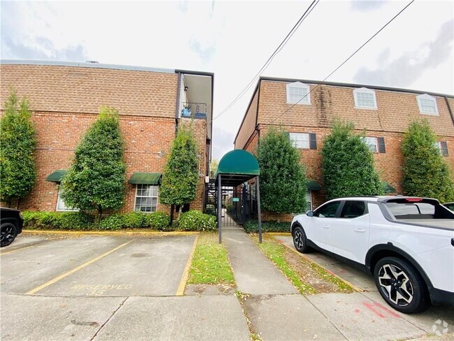 Building Photo - 3013 Ridgelake Dr