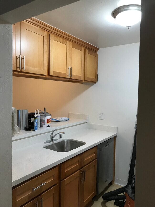 Building Photo - 1244 Quincy Dr