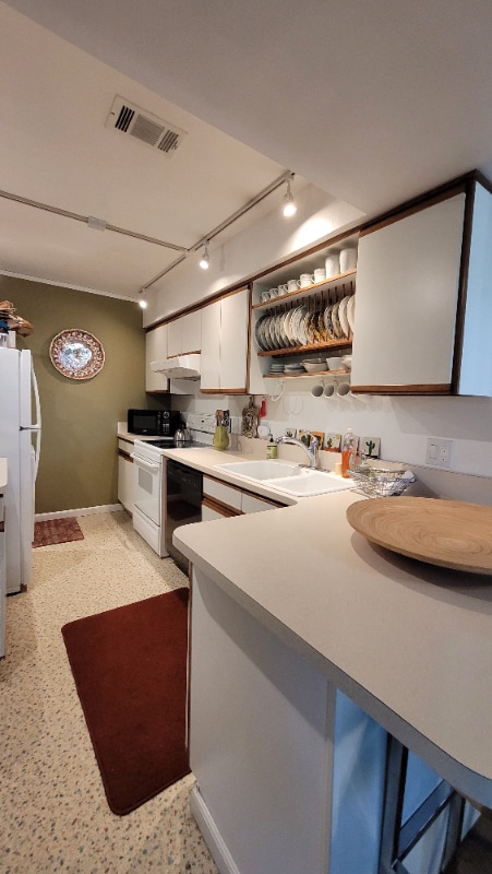 Building Photo - 1100 E Amado Rd