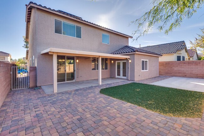 Foto del edificio - Recently Renovated 4 Bed/4Bath w 3 Car Gar...
