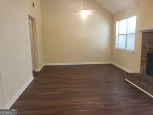 Foto del edificio - 305 River Oak Dr