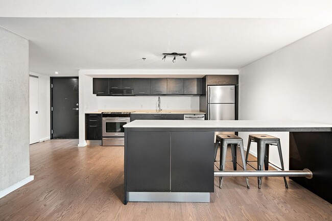 Building Photo - 350 Blvd. De Maisonneuve Ouest