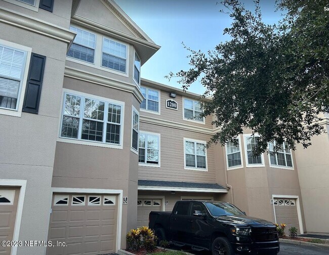 Building Photo - 13810 Sutton Park Dr N