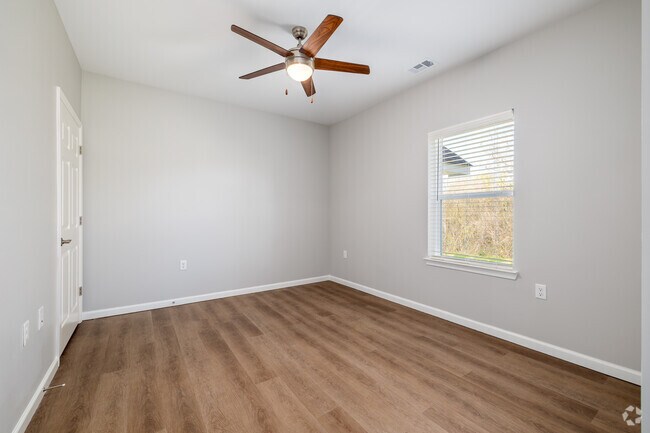 3 habitaciones, 2 baños - 1,319 pies cuadrados - Dormitorio principal - Tranquility at Decatur