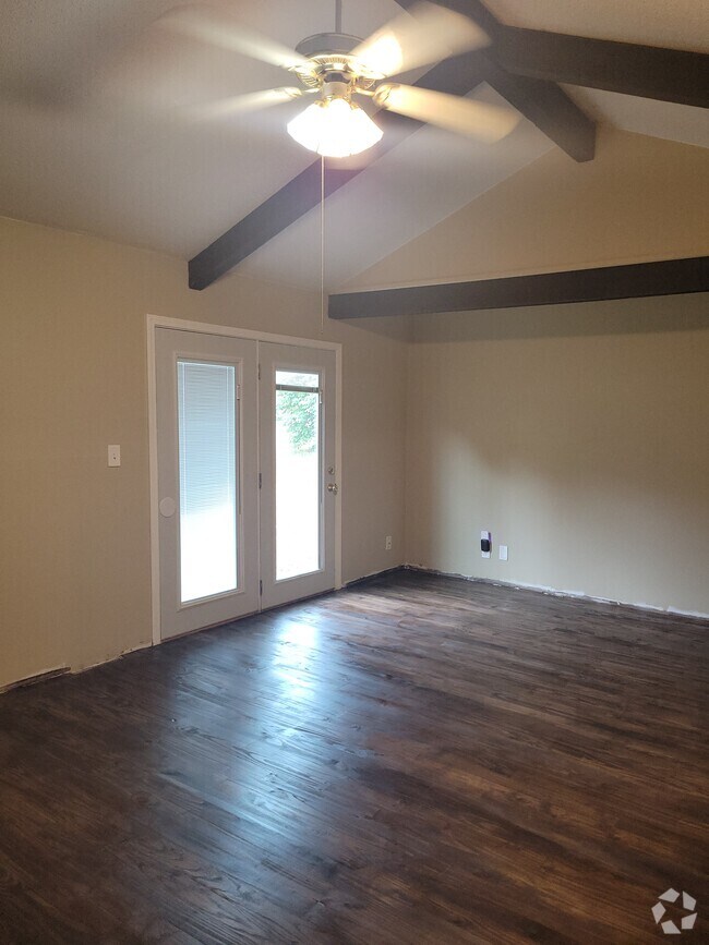 Parkwood East Short Term Apartments for Rent Harrisonville, MO 1