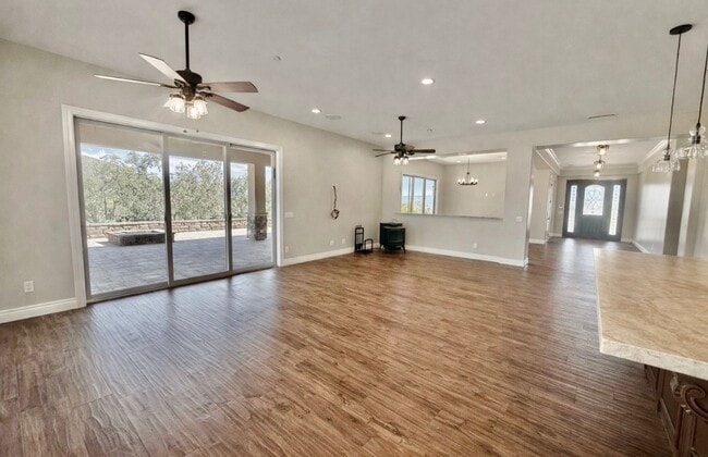 Building Photo - GORGEOUS HOME 4 BR, 4 1/2 BA, 3 CAR GARAGE & RV PARKING!