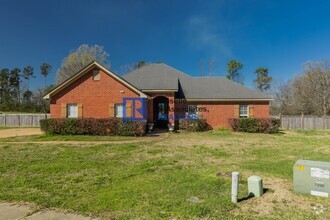 Building Photo - 100 Highbury Cove