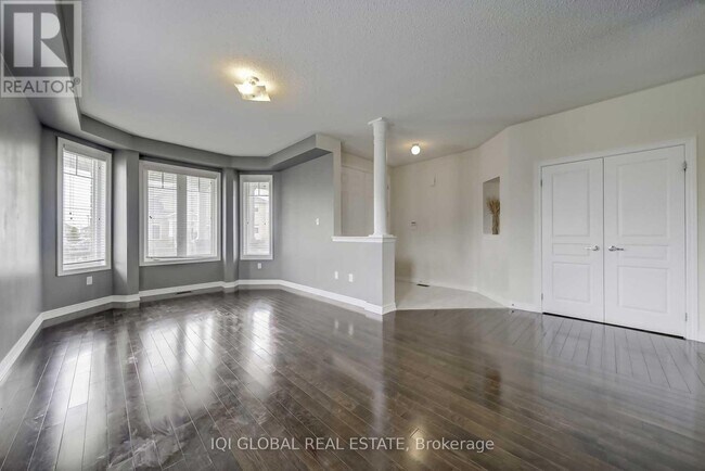 Photo du bâtiment - 2 Bowkett Dr