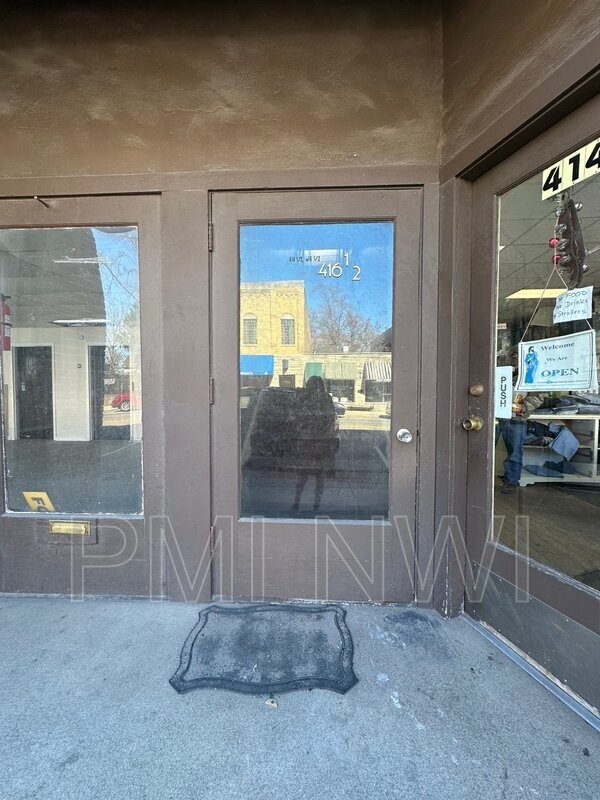 Building Photo - 416 E Commercial Ave