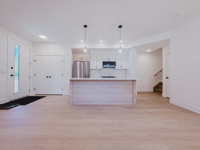 Photo du bâtiment - 4840 Montana Crescent NW