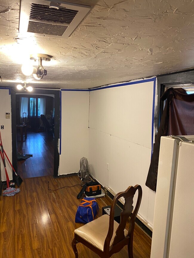 Kitchen - 427 W Washington St