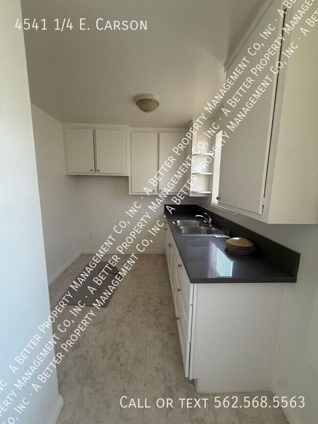 Foto del edificio - 4541 1/4 E. Carson-