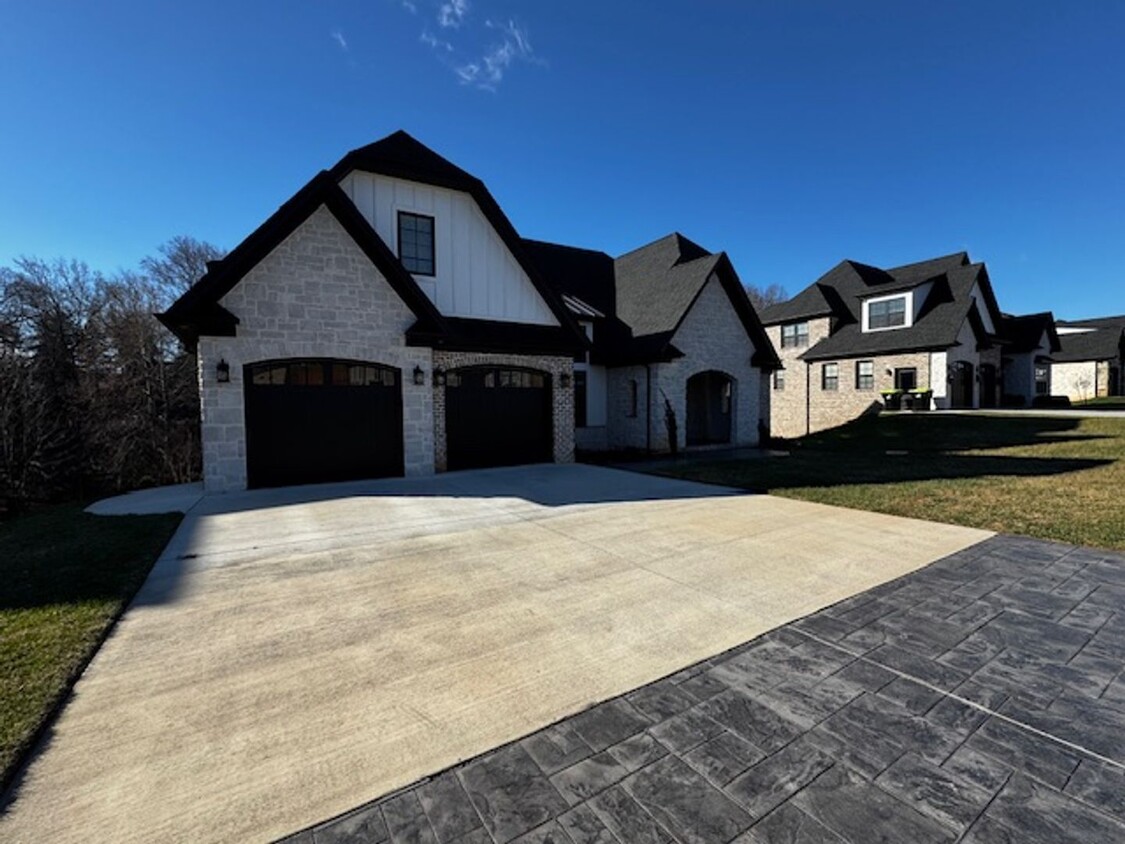 Primary Photo - Gorgeous Single Family Home in Farmington